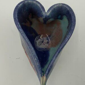 Signed Lisa Howe Stoneware Heart Shaped Trinket Bowl